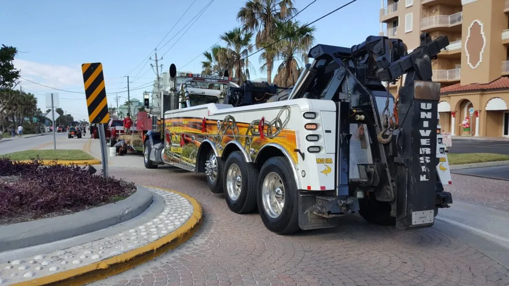 Universal Towing heavy rotator wrecker